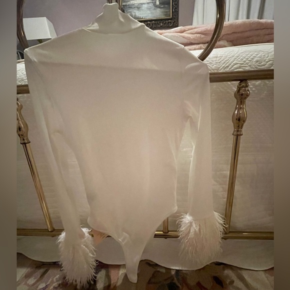 Brand New w tags White Ribbed Knit Feather Cuff Body Suit. Size Small. - Picture 2 of 5